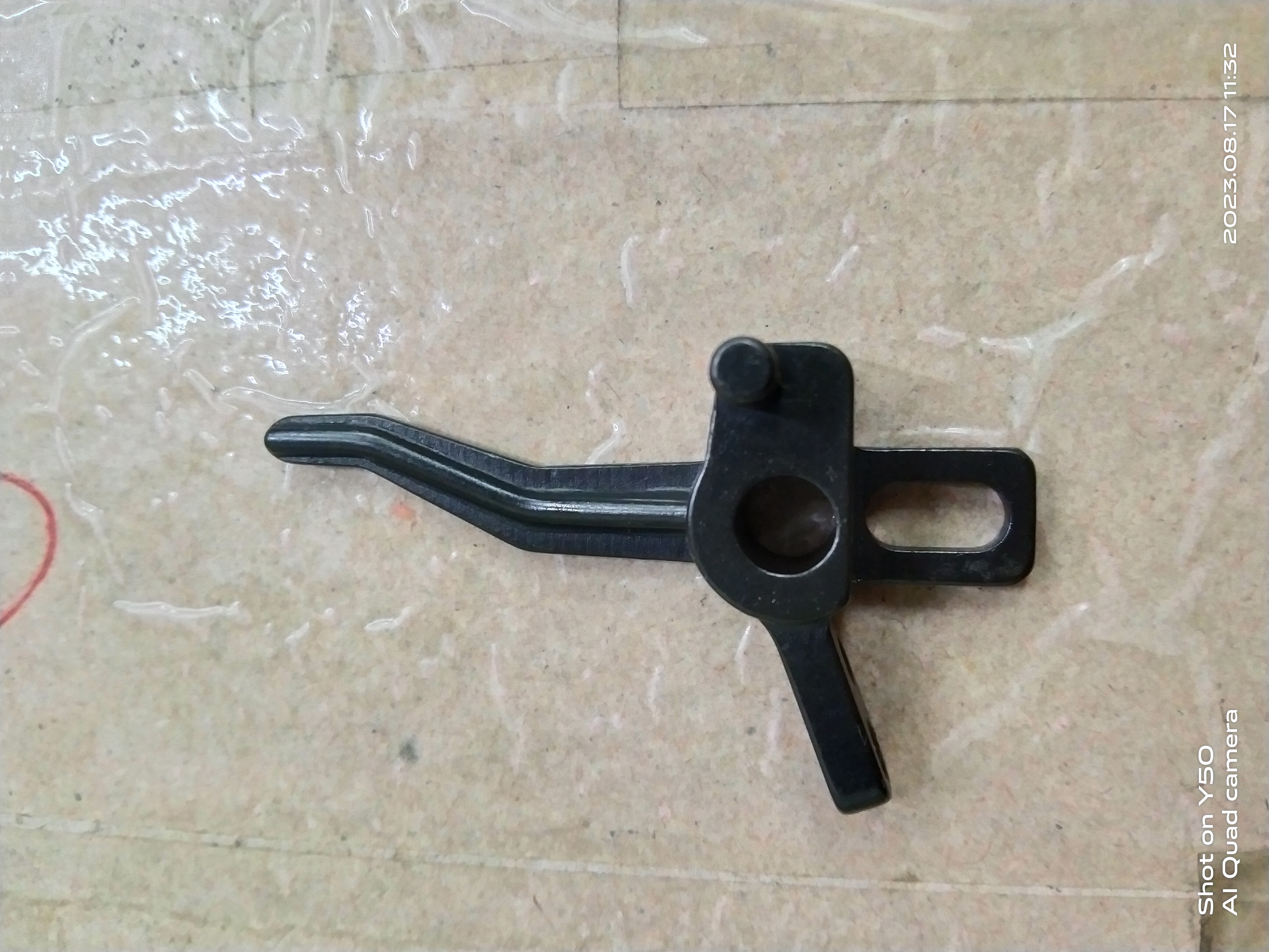 CUTTING KNIFE MOVING ARM.